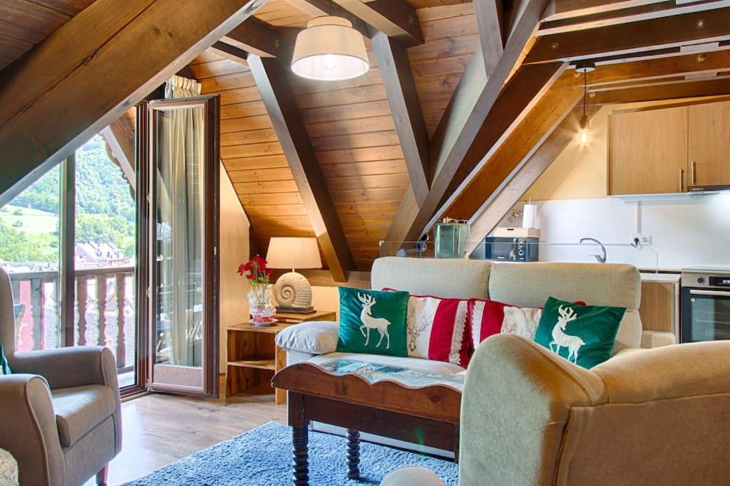 ボソストSaplan Real Estate Casa Izadiアパートメント エクステリア 写真